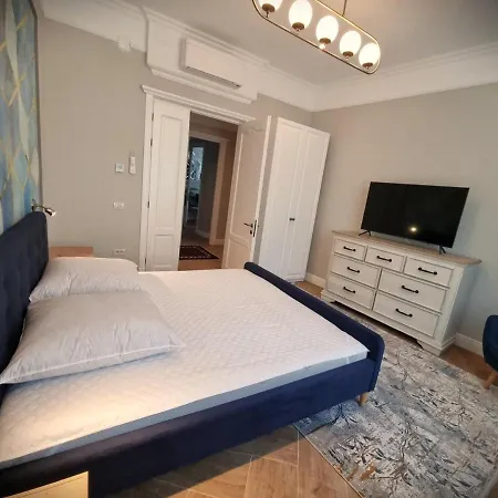 Appartement Historic Apartment, Very Close To The Beach And Main Activities Constanţa