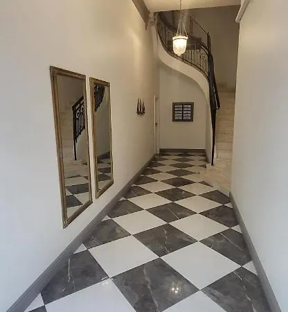 Historic Apartment, Very Close To The And Main Activities Constanţa