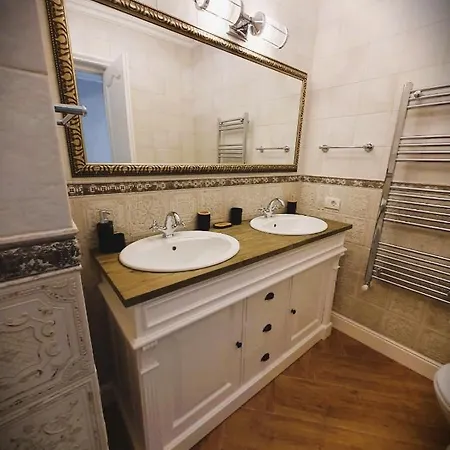 Historic Apartment, Very Close To The And Main Activities * コンスタンツァ