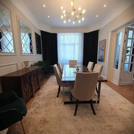 Historic Apartment, Very Close To The And Main Activities アパート *
