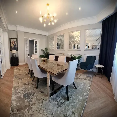 Historic Apartment, Very Close To The And Main Activities Constanţa
