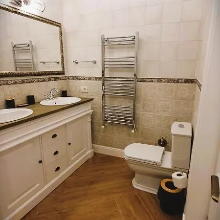 Historic Apartment, Very Close To The Beach And Main Activities * Constanţa